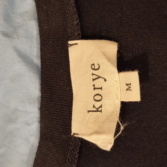 Korye Tunic Stretch Rayon V-Neck Short Sleeve - Picture 2 of 12